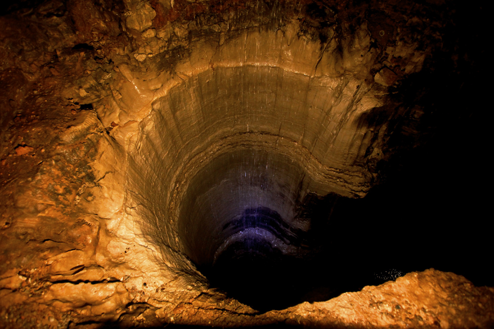 Mammoth cave sinkhole